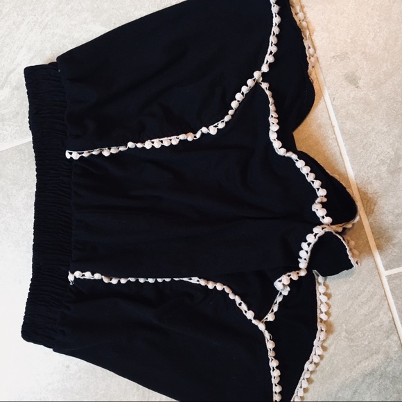 ❋ SHORTS ❋ - Picture 3 of 8